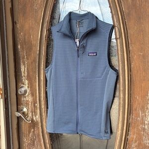 NWT Patagonia R1 Vest! Men’s Small